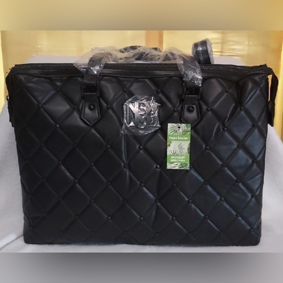 NWT Badgley Mischka Vegan Leather Elegant Black Quilted Tote Bag - Picture 3 of 10